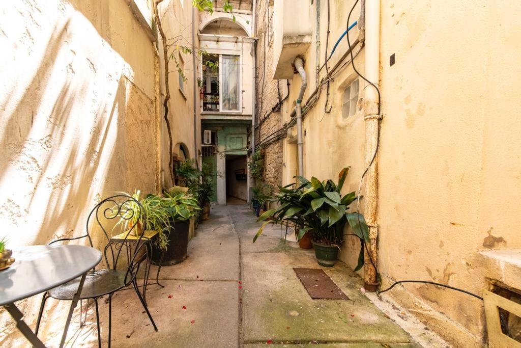 Studio Cosy Au Coeur De L'Ecusson - Arenes A 2 Min Nîmes Zewnętrze zdjęcie